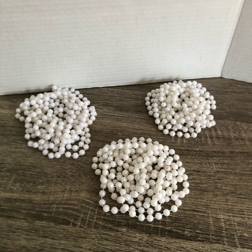 Vtg White Pearlescent Beaded Holiday Garland